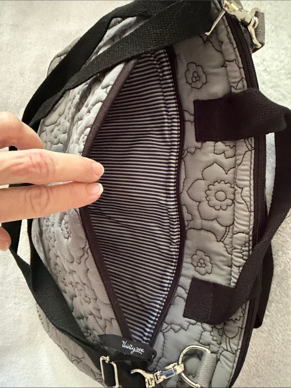 NWOT thirty-one Quilted Gray Floral Laptop Bag with Black Straps